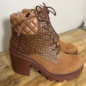 Steve Madden Aryn Platform Boots 10M Tan Monogram Quilted Combat Lug Sole NEW